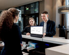 Philips 24B2D5300 beim Kundengespräch verwendet