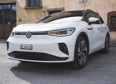 Mit einem Rabatt von über 20 Prozent zum Listenpreis verkauft sich der VW ID.4 offenbar deutlich besser (Bild: Matthias Speicher)