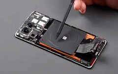 Das Xiaomi Mi Mix 4 packt eine Menge Innovationen in ein 8 Millimeter dünnes Gehäuse. (Bild: Lou Bin Robin, Weibo)
