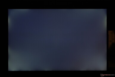 Trotz des hohen Preises zeigte unser Testgerät unregelmäßiges Ausbluten der Hintergrundbeleuchtung