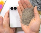 Das iPhone Duo widersteht weder dem Bend-Test noch einer Schmutzattacke, trotz IP68 Zertifizierung.