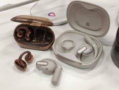 Die Sense Pro und Soundgear Clips sind jeweils offene Kopfhörer (Bildquelle: Notebookcheck)