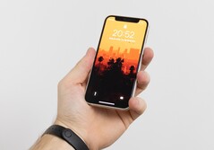 Das Apple iPhone 12 mini ist eines der kompaktesten Smartphones am Markt. (Bild: Pinho)