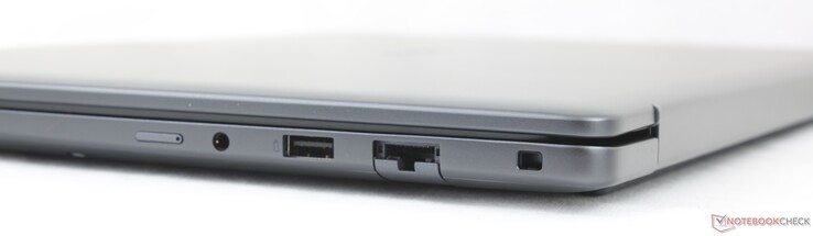 Richtig: Nano-SIM-Steckplatz (optional), 3,5-mm-Kopfhöreranschluss, USB-A 3.2 Gen. 1, RJ-45 (1 Gbit/s), Noble-Lock