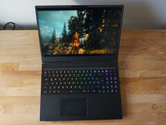 Kompromisslos schnelles Schenker XMG Neo 16 schwächelt bei der Ausstattung.