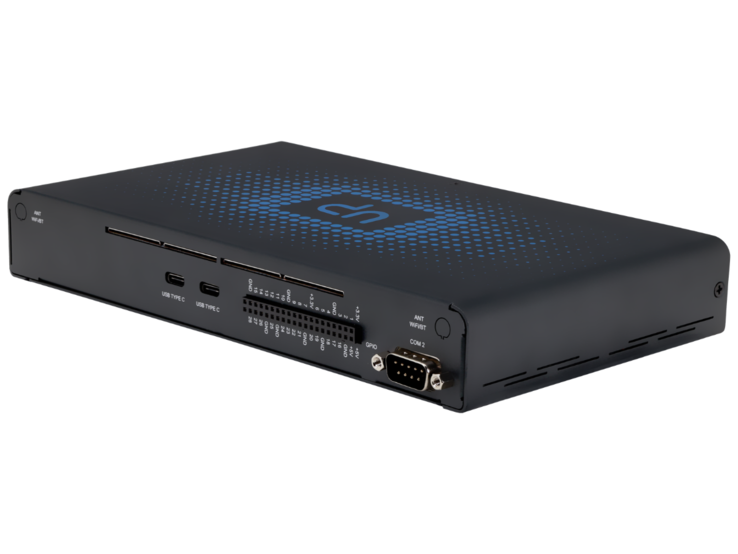 Anschlüsse und Luftauslässe an der Rückseite des Mini-PCs