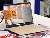 Das Air 14 Ultra wiegt rund 0,96 kg. Im Bild: Das auf der Messe gezeigte Demogerät