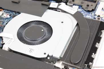 Einzelner Lüfter mit einem Durchmesser von ~50 mm und eine Heatpipe