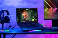 Das Razer Blade 15 2023 ist deutlich dünner und leichter als das Razer Blade 16. (Bild: Razer)