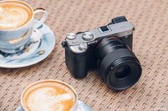 Das neueste Vollformat-Objektiv von Samyang soll relativ klein und leicht sein.