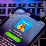 Nutzer mit kostenlosem Spotify-Account können Songs endlich direkt auswählen. (Bildquelle: omid armin)