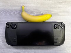 Das Steam Deck ist deutlich größer als die meisten Gaming-Handhelds am Markt. (Bild: Cary Golomb)
