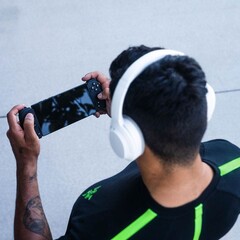 Razer Edge: Der Gaming-Handheld startet noch im Januar - in den USA  (Bild: Razer)