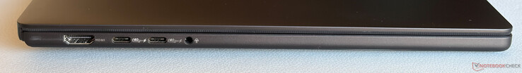 Links: HDMI 2.1 FRL, 2x USB-C 4.0 (40 Gbit/s, DisplayPort, Power Delivery), 3,5-mm-Stereoklinke