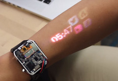 LumiWatch: Smartwatch-Prototyp projiziert Touchscreen auf Arm
