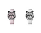 Schwarze Hilfszifferblätter bilden die Augenpartien des Pandas, während die Chronographendrücker oben am Gehäuse wie dessen Ohren angeordnet sind