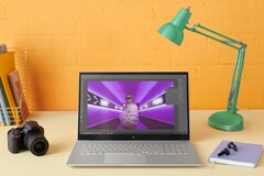 Das HP Envy 17 präsentiert sich als modernes Multimedia-Notebook mit optionalem 4K-OLED-Panel. (Bild: HP)
