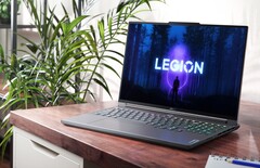 Das Lenovo Legion Slim 7 packt Flaggschiff-Gaming-Hardware ins 2 Kilogramm leichte Notebook. (Bild: Lenovo)