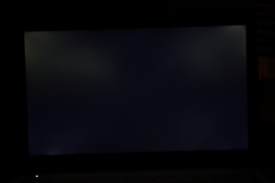 Mäßiges Backlight Bleeding an den Ecken