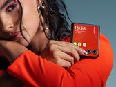 Das Motorola Razr 50 Ultra besitzt ein besonders großes 4 Zoll Zweitdisplay. (Bild: Motorola)