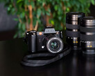 Die Leica SL2-S besitzt eine niedrigere Auflösung als die SL2, dafür verspricht der Hersteller eine höhere Geschwindigkeit. (Bild: Leica)
