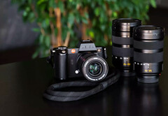 Die Leica SL2-S besitzt eine niedrigere Auflösung als die SL2, dafür verspricht der Hersteller eine höhere Geschwindigkeit. (Bild: Leica)