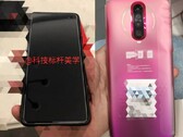 Das Xiaomi Redmi K30 zeigt sich in Hands-On-Bildern und auch die Verpackung ist zu sehen.