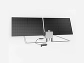 Steckerfertiges Balkonkraftwerk mit Solarmodulen in Full Black (Bild: Deye, DMEGC)