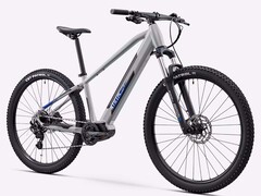 Stilus: Mountainbike von Decathlon fährt mit Mittelmotor vor (Bildquelle: Decathlon)