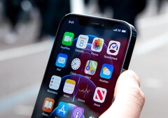 Das 5G-Modem des Apple iPhone 12 ist in den USA deutlich schneller als in Europa – das soll sich beim Nachfolger ändern. (Bild: Frederik Lipfert)