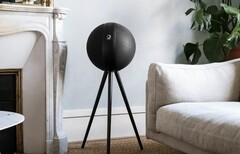 Der Elipson W35 Xi packt zwei Treiber und einen 350 Watt Verstärker ins kugelförmige Gehäuse. (Bild: Elipson)