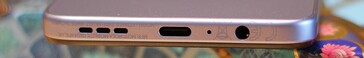 Unten: Lautsprecher, USB-C-Port, Mikrofon, 3,5mm-Audioport