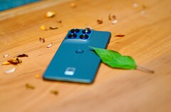 Das Motorola Edge 70 versucht es mit einem sehr schlanken Design, vergisst aber dabei das gute Preis-Leistungsverhältnis.