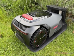 Mova LiDAX Ultra 1200 in seiner Ladestation
