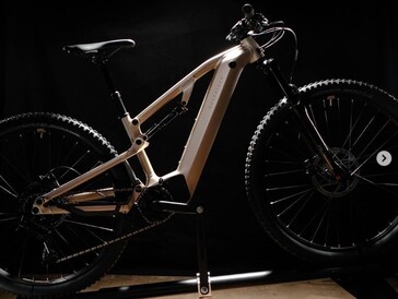 Das E-EXPL 520S ist das vollgefederte Mittelklasse-Modell