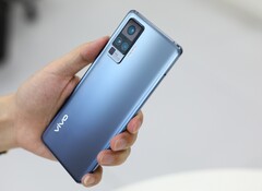 Das Vivo X50 Pro darf in China bereits von ersten Testern in die Hand genommen werden.