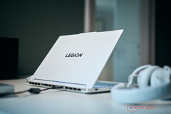 Die Arrow Lake-HX CPU und 115-Watt-GPU sind eine tolle Kombination für hohe Gaming-Leistung (Bildquelle: Notebookcheck)