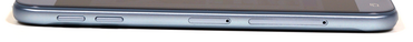 links: Lautstärkebuttons, microSD-Slot, SIM-Slot