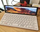 Raspberry Pi 400: Wird mit extrabreitem Bildschirm zum Laptop (Bild: Switch Science)