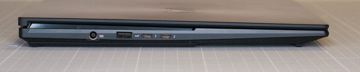 Hohlbuchse Spannungsversorgung; USB 3.2 Gen 2, 2 x USB-Typ-C mit ThunderBolt, PowerDelivery und Displayport