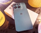 Das Motorola Moto G77 ist ein hochwertiges Mittelklasse-Smartphone mit schlankem Gehäuse.