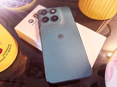 Das Motorola Moto G77 ist ein hochwertiges Mittelklasse-Smartphone mit schlankem Gehäuse.