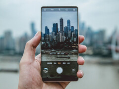 Leak: Nubia Z18 mit Randlos-Design und ohne Notch?