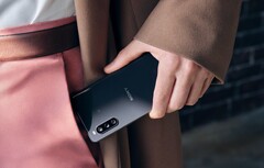 Das Sony Xperia 10 III wird künftig ohne Ladegerät ausgeliefert, um die Verfügbarkeit zu verbessern. (Bild: Sony)