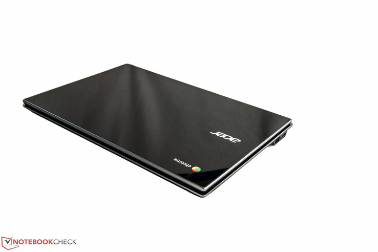 Ein edler Pianolack ziert die Displayrückseite.