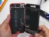 Apples neues iPhone SE ist auch in 2020 vergleichsweise leicht zu zerlegen, zeigt das JRE-Video.