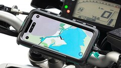Wer sein iPhone auf einem starken Motorrad befestigt, sollte auf Apples Rat hören, denn die Kameras können beschädigt werden (Bild: UltimateAddons)