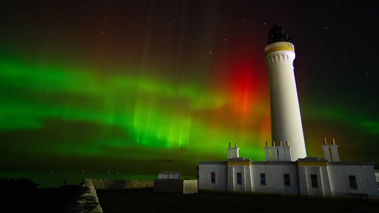 Polarlichter über Covesea Lighthouse, Schottland (Bildquelle: Scott Mellis via Space.com)