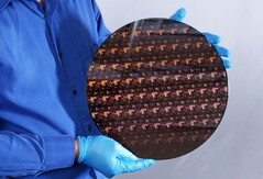 IBM hat als erstes Unternehmen ein 2 nm-Verfahren entwickelt, das die Transistordichte von Chips deutlich erhöht. (Bild: IBM)