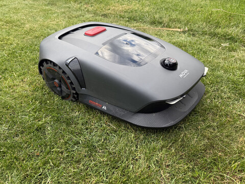 Mova 1000 im Mähroboter-Test. (Bildquelle: Marcus Schwarten / Notebookcheck)